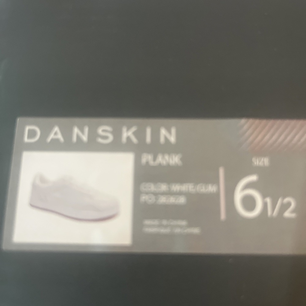 NIB DANSKIN 6.5 Women's‎ Sneakers - Plank Off-white/ Gum - Picture 8 of 9